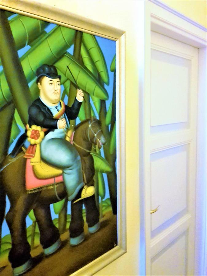 Art Gallery *